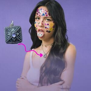 Sterling Silver Locket (Olivia Rodrigo wears on her sour album 💿) SUPER RARE ‼️